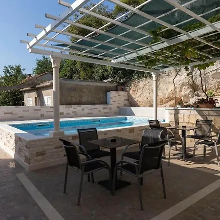 Kusalo- With Patio 1 Apartment