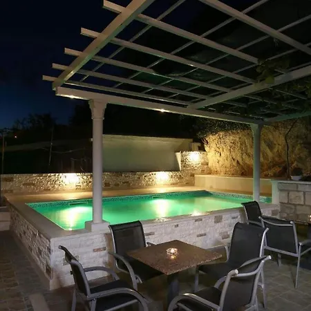 Kusalo- With Patio 1 Apartament *